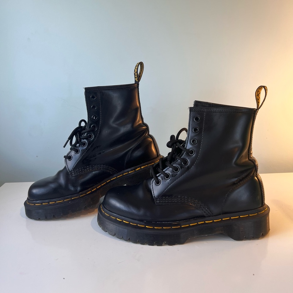 Dr. Martens 1460 Smooth Leather Platform Boot **LIKE NEW- LIGHTLY WORN**